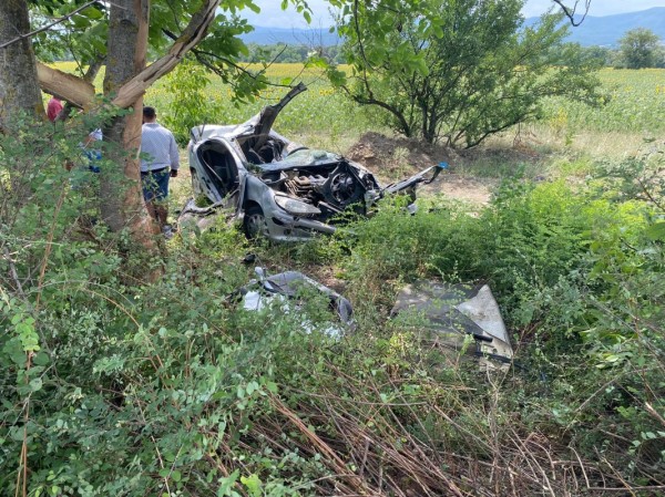 Двама мъже загинаха на място след катастрофа край Габарево / Новини от Казанлък
