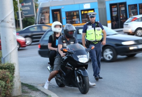 Моторист с отнета книжка отново попадна на Полицията / Новини от Казанлък