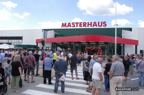 Строителният хипермаркет MASTERHAUS отвори врати в Казанлък / Новини от Казанлък