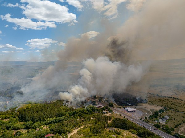 Вчерашният пожар в местността „Старите лозя“ е обхванал над 2 хил. дка площ  / Новини от Казанлък