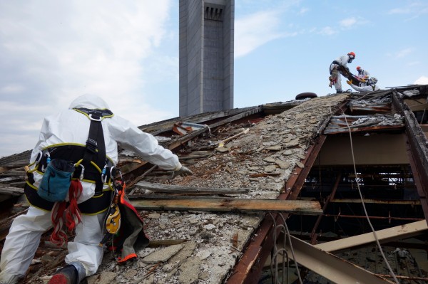 Започна обезопасяването на покрива на монумент Бузлуджа / Новини от Казанлък