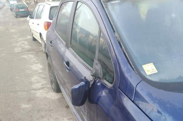 Неизвестни нанесоха щети на паркиран автомобил в Павел баня / Новини от Казанлък