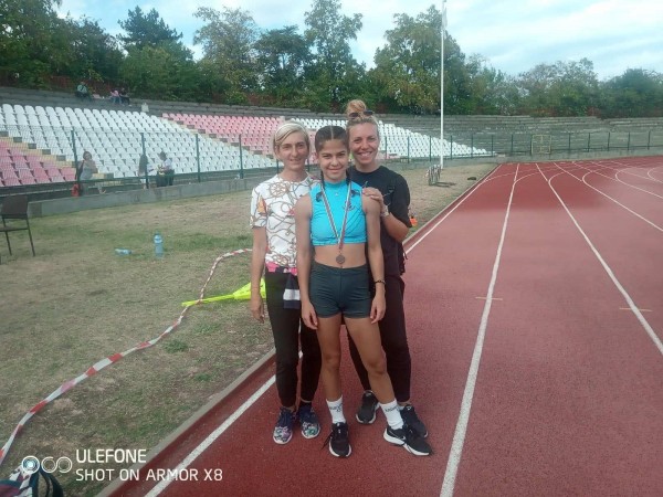 Два медала спечели атлетката на СКА “Пендарева“ Мария Караиванова в Хасково / Новини от Казанлък