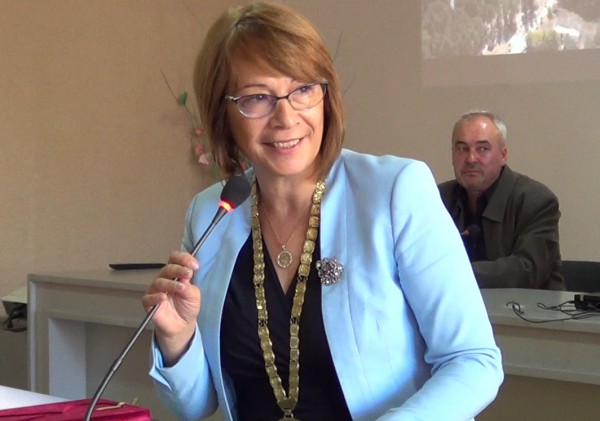 Кметът Галина Стоянова връща три от решенията на Общински съвет по ЗМСМА / Новини от Казанлък
