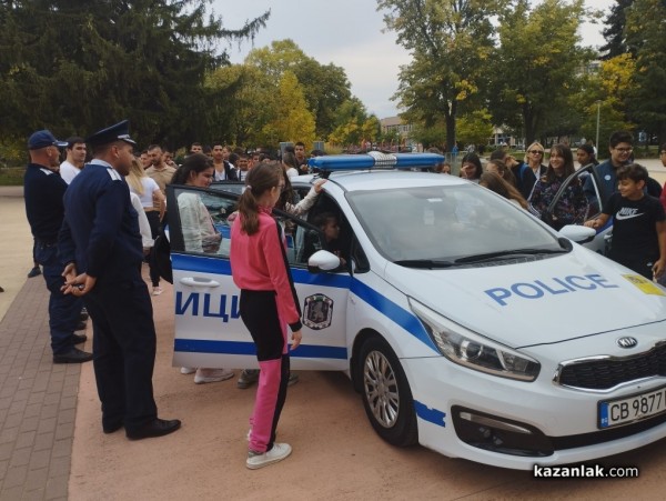 Близо 500 ученици посетиха откритите демонстрации на Полицията, Пожарната и БЧК / Новини от Казанлък