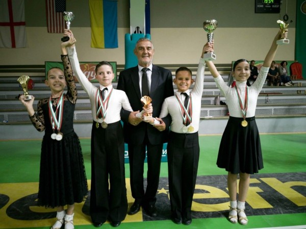 Танцьорите от КСТ „Роза” се завърнаха с нови медали от Националното в Стара Загора  / Новини от Казанлък