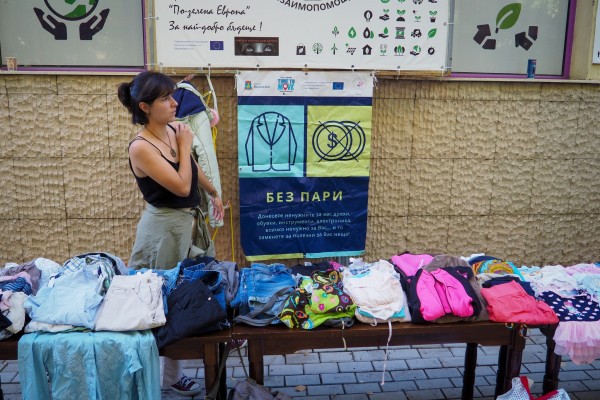 Доброволци рециклират пластмасови капачки и бутилки в Казанлък / Новини от Казанлък