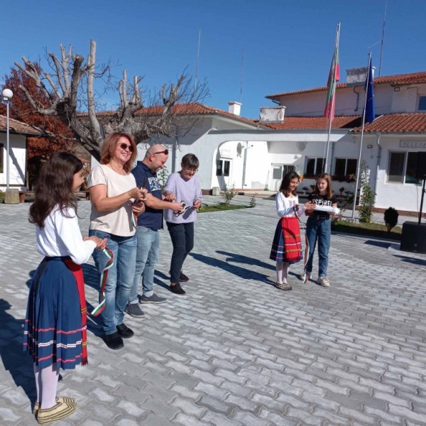 Село Турия се радва на нов площад  / Новини от Казанлък