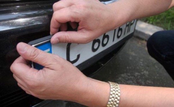 34-годишен шофьор си докара главоболие с нерегистриран автомобил / Новини от Казанлък