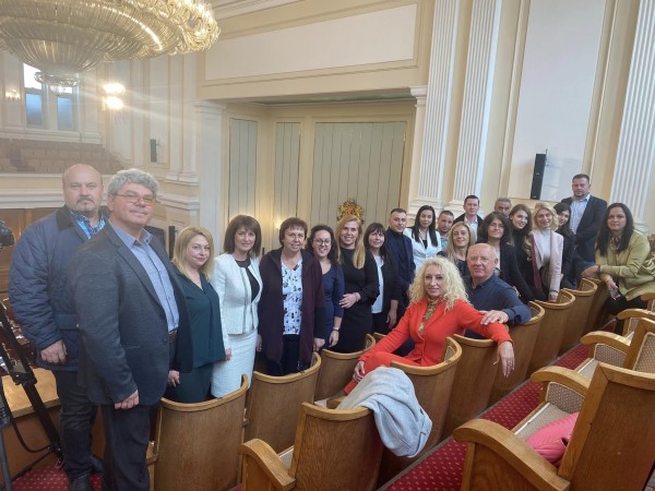 Кметове, общински съветници и част от екипа на общината посетиха Парламента / Новини от Казанлък