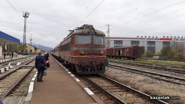 Задържаха шестима нелегални мигранти на жп гарата в Казанлък / Новини от Казанлък
