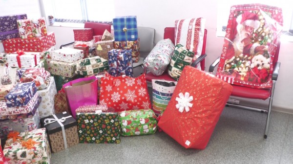 Рекорден брой подаръци за деца в нужда събра акция Дядо Коледа 2022 / Новини от Казанлък