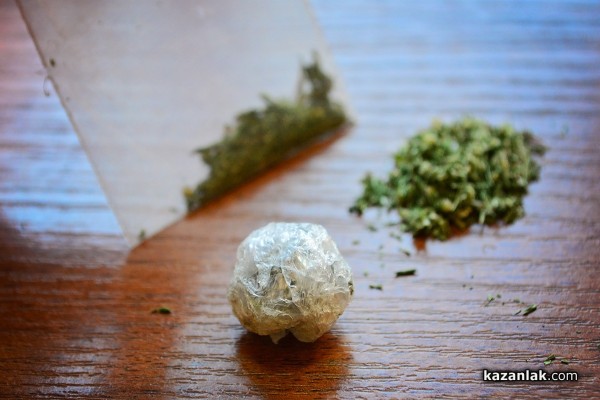 По-малко от 3 грама марихуана откриха криминалисти след проверка на имот / Новини от Казанлък