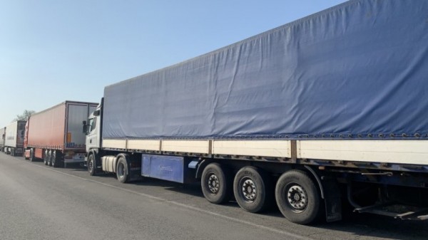 Отмъкнаха два акумулатора от паркиран камион на Подбалканския път / Новини от Казанлък