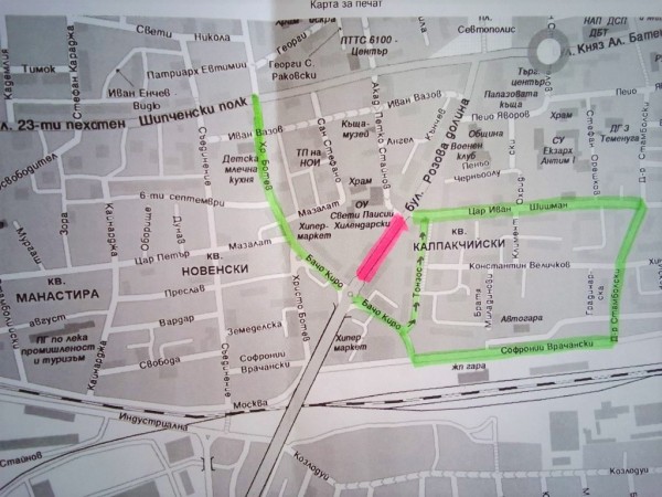 Затваряне на част от бул.“Розова долина“ утре за премахване на опасен кедър / Новини от Казанлък