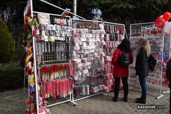 Благотворителен базар с мартеници ще събира средства в помощ на Гита Славова  / Новини от Казанлък