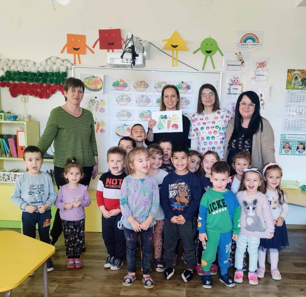 Специалисти от “Детска млечна кухня“ посетиха детската градина в с. Розово / Новини от Казанлък