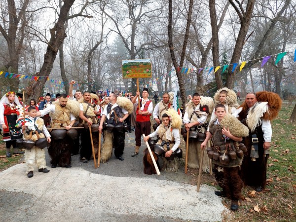 Кукерската група на село Тъжа получи награда от “Кукерландия“ / Новини от Казанлък