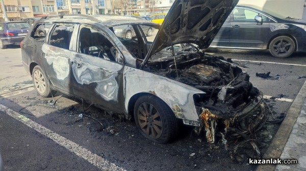 Собственикът на изгорелия автомобил до Лидл сам е запалил колата си. Откаран е в психиатрична клиника / Новини от Казанлък