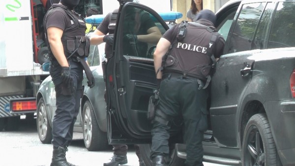 13 задържани след спецакция на полицията в  Тъжа и Манолово / Новини от Казанлък