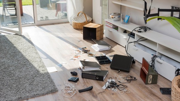 Два телевизора изчезнаха за една вечер след посещение на взломаджии в апартамент / Новини от Казанлък