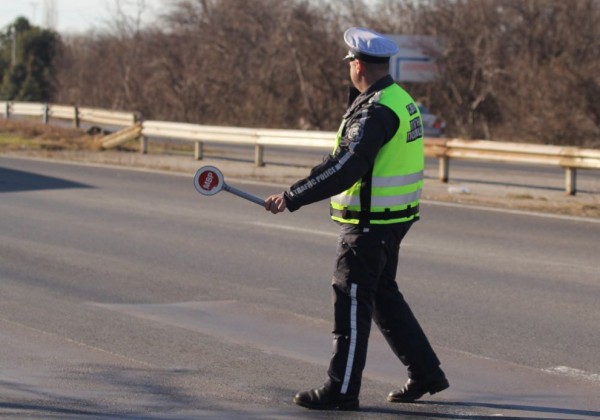 980 фиша и 211 акта съставиха на водачи в Старозагорско при полицейска спецакция  / Новини от Казанлък