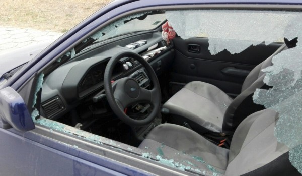 Собственик откри колата си с нарязани гуми и счупени стъкла / Новини от Казанлък