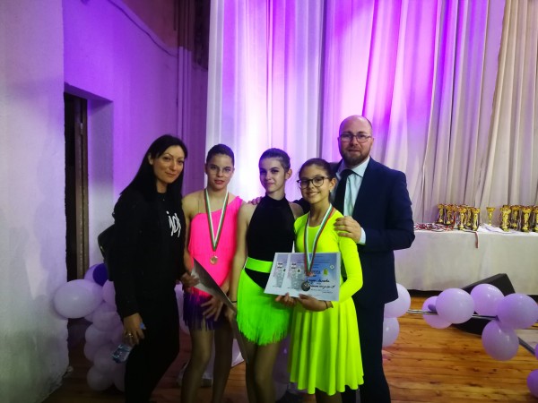 Вицешампионска титла и медали спечелиха танцьорите на “Киара-Н“ в Долни Дъбник / Новини от Казанлък