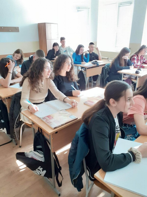 В ППМГ “Никола Обрешков“ споделят испанския опит в обучението по математика / Новини от Казанлък