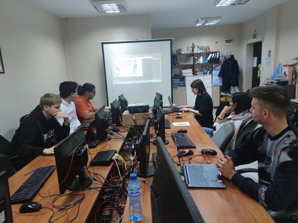 Млади кандидат-програмисти защитиха своите проекти / Новини от Казанлък