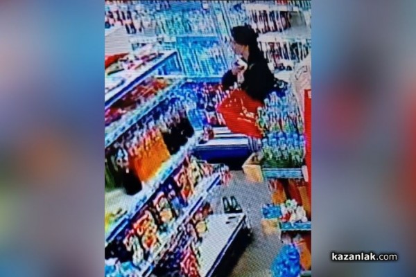 Камери запечатаха нагла кражба от супермаркет в Западното / Новини от Казанлък
