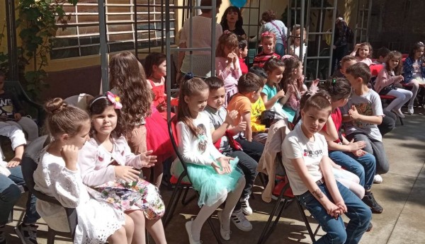 С весел празник малчуганите от ДГ „Славейче” отбелязаха Деня на детето  / Новини от Казанлък