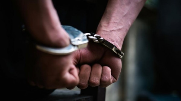 Съдът остави в ареста 18-годишния младеж ограбил таксиметров шофьор в Казанлък  / Новини от Казанлък
