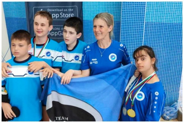 Първият национален турнир “Плувай с мен“ за деца с увреждания, донесе 7 медала на състезателите от клуб “Траяна“ / Новини от Казанлък