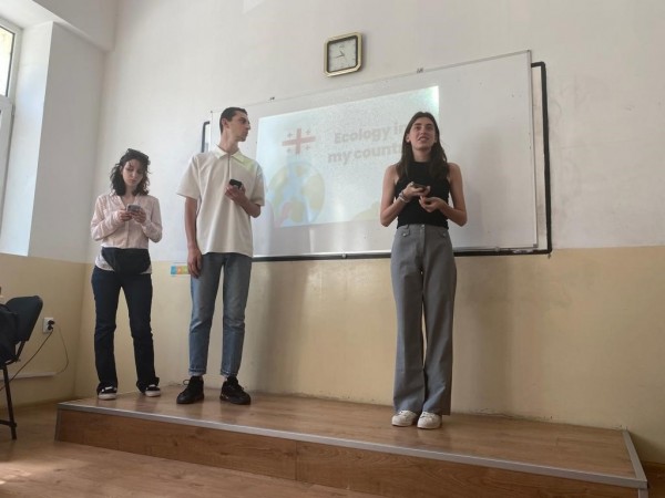 Новите доброволци на “Взаимопомощ” гостуваха в ППМГ „Никола Обрешков” / Новини от Казанлък