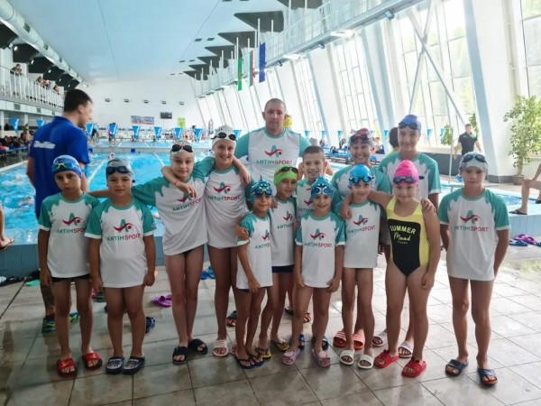 Казанлъшките плувци показаха силно представяне на турнира “Синьо лято“ в Стара Загора / Новини от Казанлък
