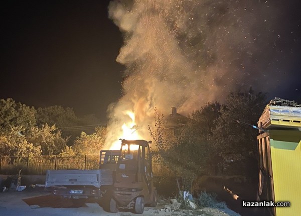 Пожар лумна в къща в казанлъшкото село Енина / Новини от Казанлък