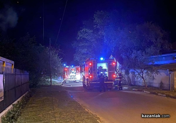 Собственичката на опожарената къща в Енина се спаси невредима, нанесени са сериозни щети по имота / Новини от Казанлък