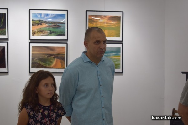 Изложба с кауза подредиха в Музея на фотографията / Новини от Казанлък
