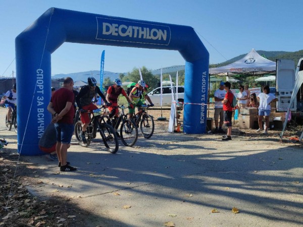 Над 100 участници се включиха в традиционното състезание по планинско колоездене за Купата на Община Казанлък  / Новини от Казанлък