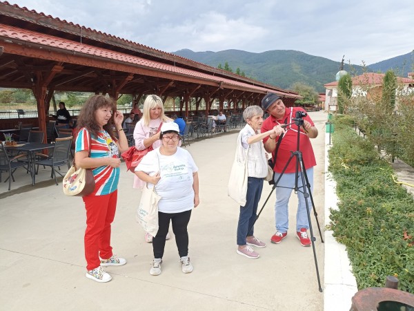 Участниците в проекта “Душата вижда“ продължават да трупат опит по сензорна фотография  / Новини от Казанлък