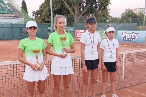 Казанлъчанката Рая Маркова стана шампион на двойки в Държавния турнир по тенис до 14 г. в Пловдив / Новини от Казанлък