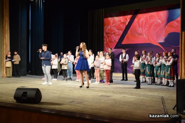 Хаджиеновци събраха 11 440 лева от благотворителния концерт и базар в помощ на учителката Татяна Казакова / Новини от Казанлък