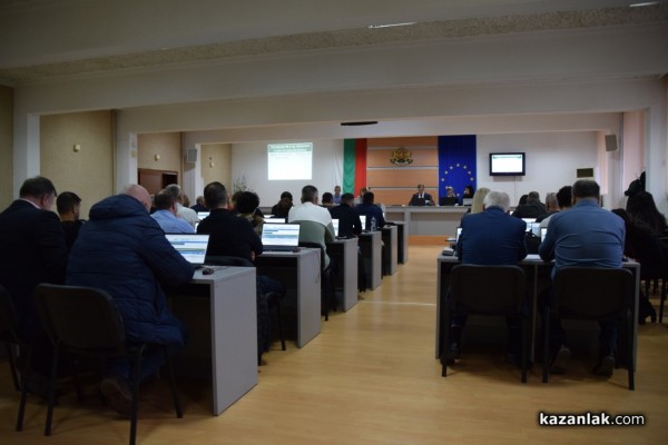 Общинският съвет избра постоянните комисии  / Новини от Казанлък