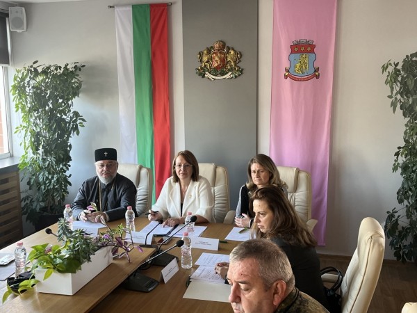Казанлък се готви за домакинството на честванията на Националния празник на България / Новини от Казанлък