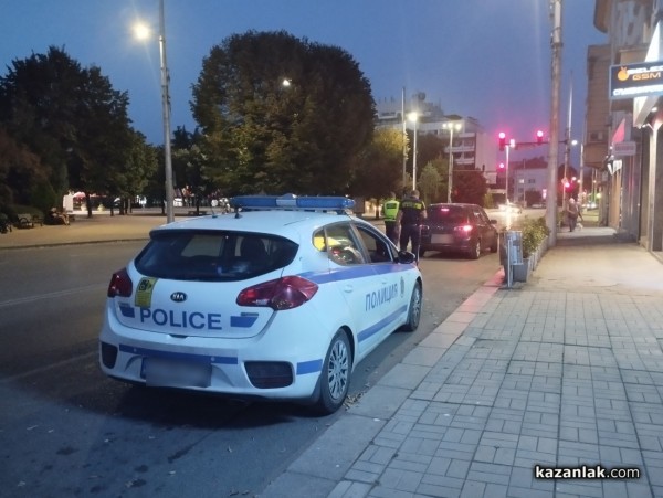 Пиян шофьор опита да подкупи полицаи в Казанлък  / Новини от Казанлък