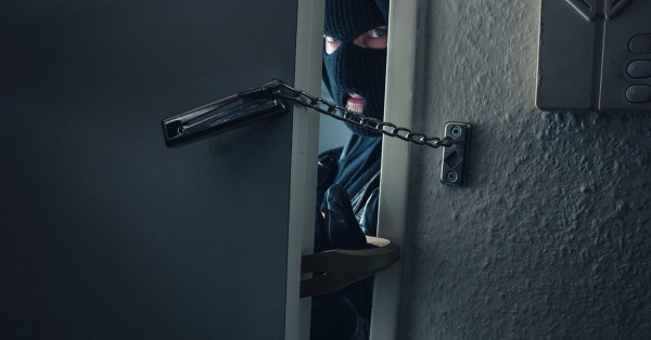 Полицията залови 22-годишен сериен крадец в Казанлък  / Новини от Казанлък
