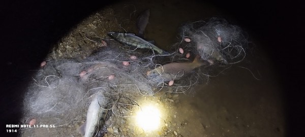 Извадиха 180 метра бракониерски мрежи от язовир „Копринка“ / Новини от Казанлък