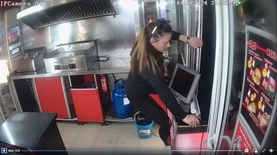 Грозно: Момиче троши търговски обект в центъра на Казанлък / Видео  / Новини от Казанлък
