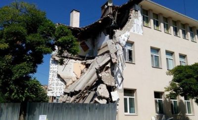 Община Казанлък осъди три застрахователни компании заради срутената сграда на Математическата гимназия / Новини от Казанлък